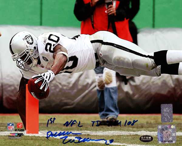 Darren McFadden Autographed 8x10 Photo Oakland Raiders "1st NFL TD 9/14/08" DM Holo Stock