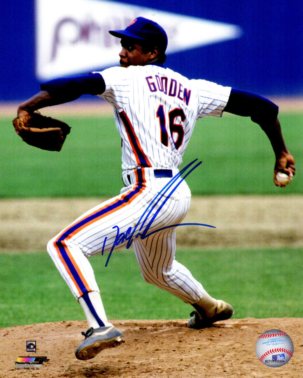Dwight "Doc" Gooden Signed New York Mets Pitching Action 8x10 Photo