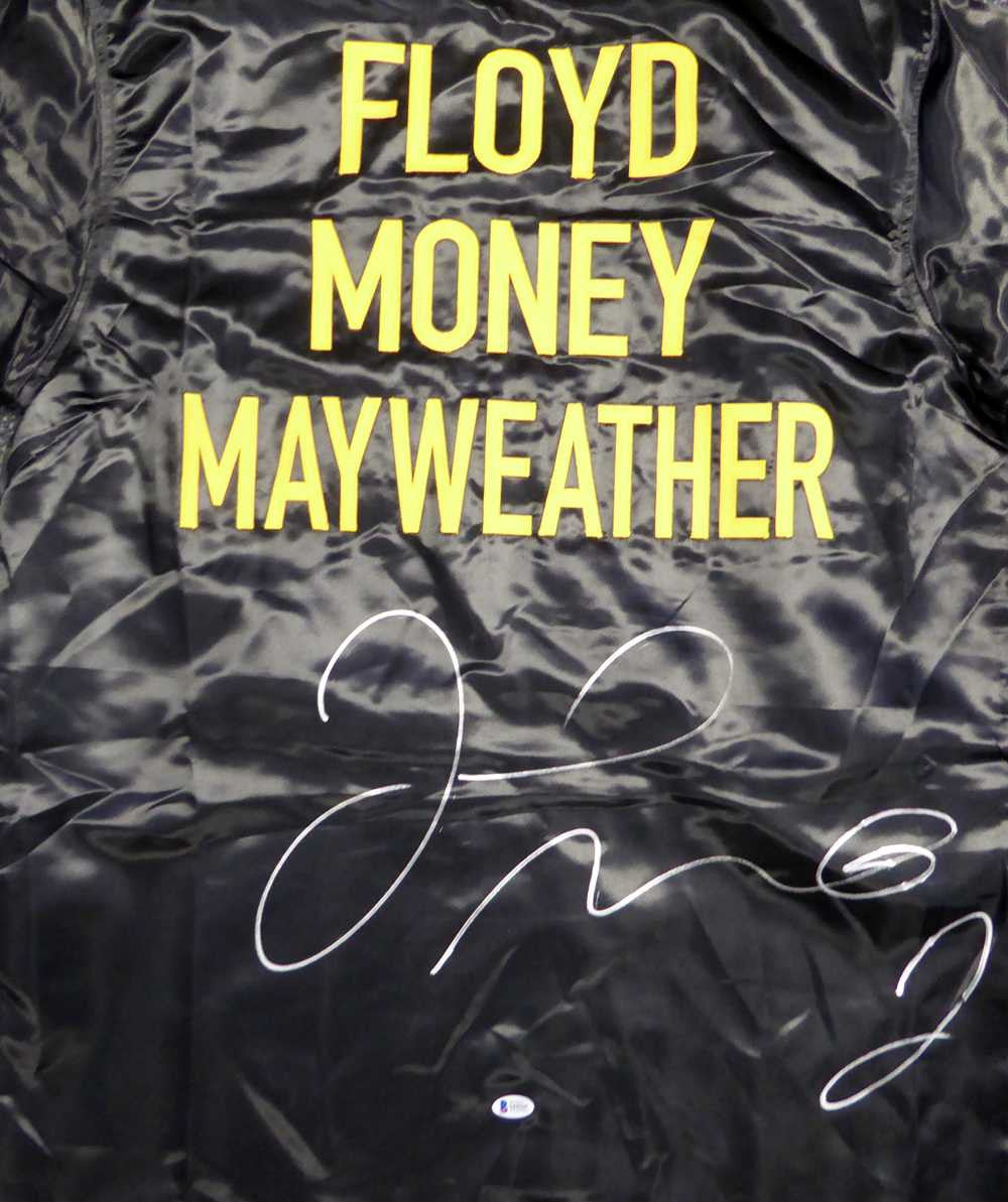 Floyd Mayweather Jr. Autographed Black Boxing Robe Beckett BAS