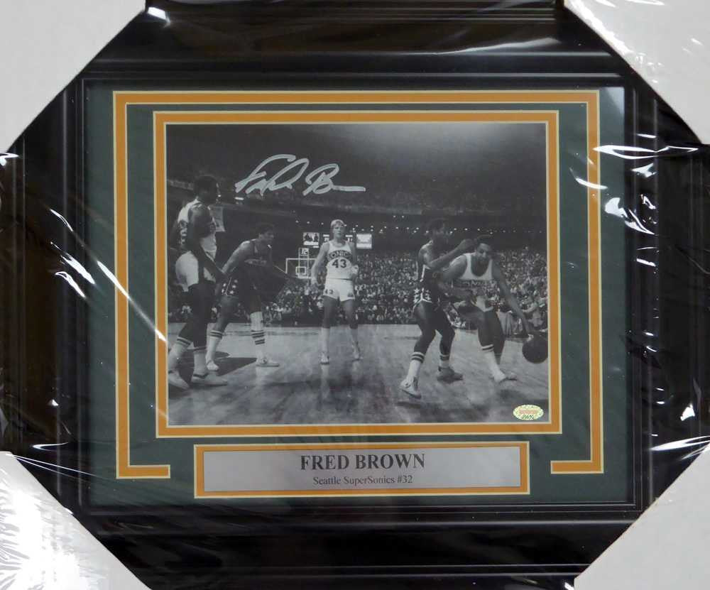 Fred Brown Autographed Signed Framed 8x10 Photo Seattle Sonics - MCS COA