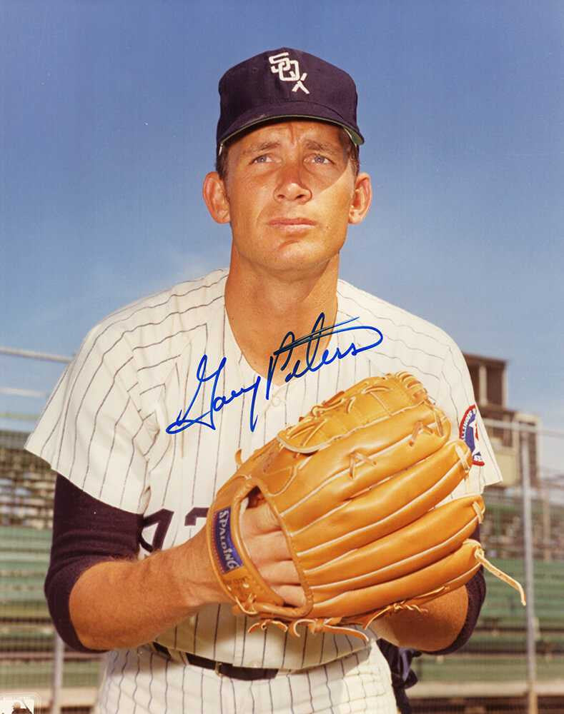 Gary Peters Signed Chicago White Sox Pose With Glove 8x10 Photo - Schwartz Authenticated