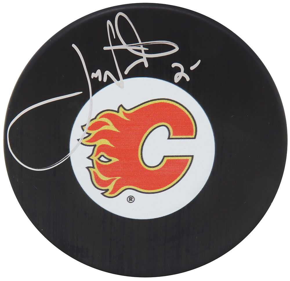 Joe Nieuwendyk Signed Calgary Flames Logo Hockey Puck - Schwartz Authenticated