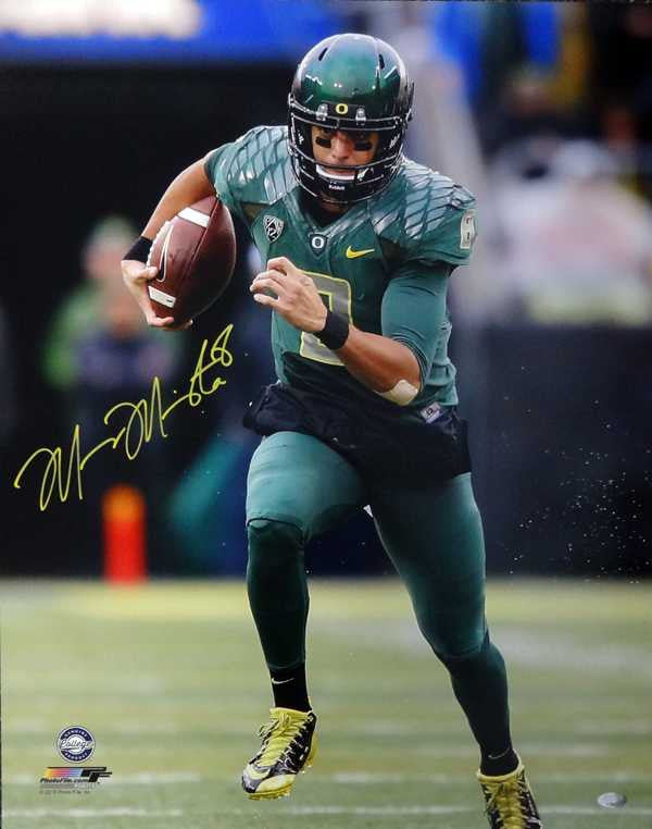 Marcus Mariota Autographed 16x20 Photo Oregon Ducks Green