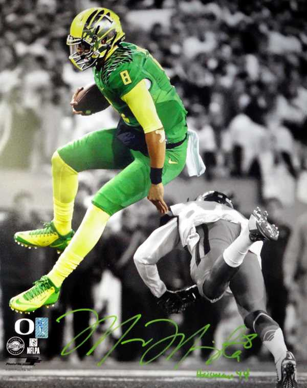 Marcus Mariota Autographed 16x20 Photo Oregon Ducks "Heisman '14" MM Hologram.