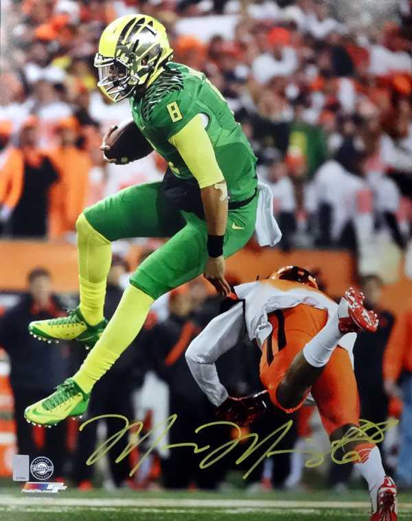 Marcus Mariota Signed Oregon Ducks 16x20 Photo “Hurdle vs. Oregon State” – MM Holo