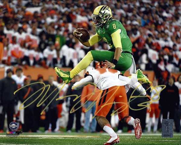 Marcus Mariota Signed Oregon Ducks 8x10 Photo “Hurdle vs. Oregon State” – MM Holo