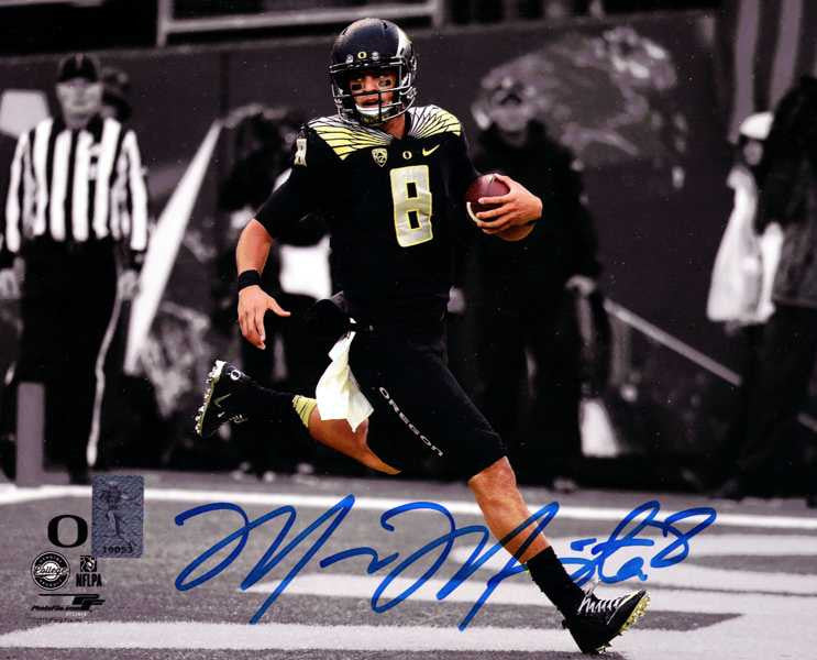 Marcus Mariota Autographed 8x10 Photo Oregon Ducks Marcus Mariota Hologram - 89181