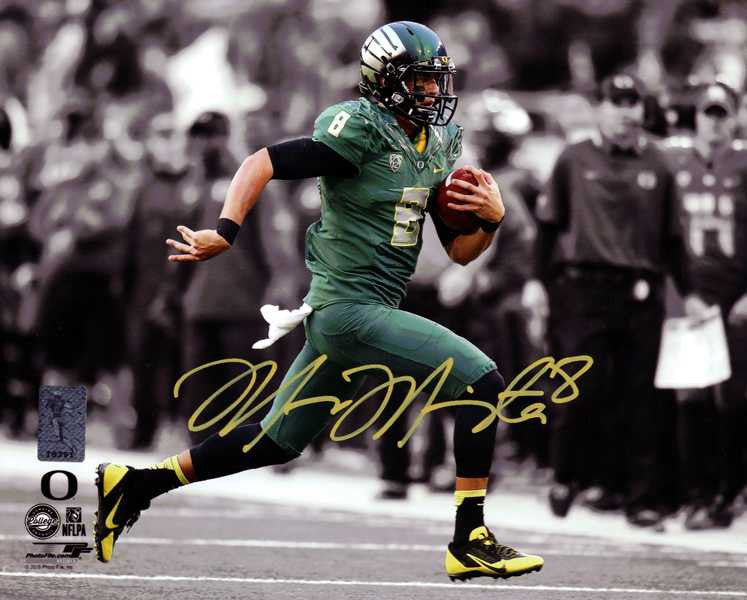 Marcus Mariota Autographed 8x10 Photo Oregon Ducks Marcus Mariota Hologram - 89183