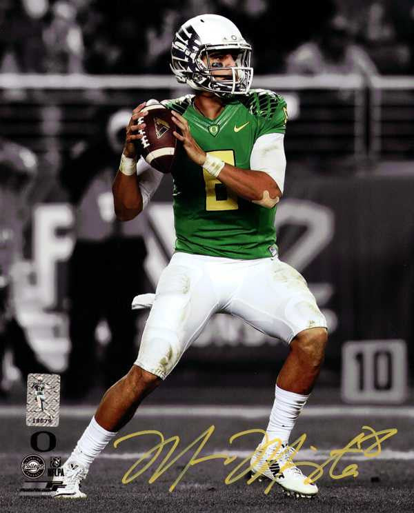 Marcus Mariota Autographed 8x10 Photo Oregon Ducks Marcus Mariota Hologram.