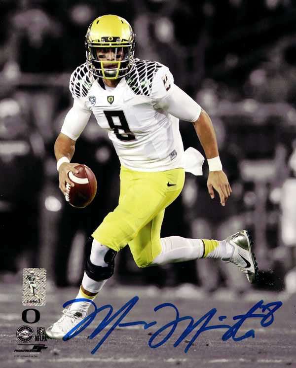 Marcus Mariota Autographed 8x10 Photo Oregon Ducks Marcus Mariota Hologram..