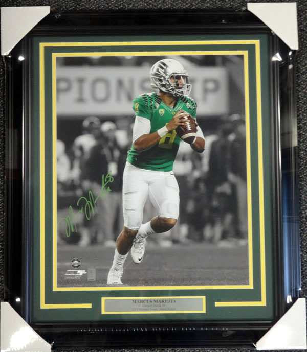 Marcus Mariota Autographed Framed 16x20 Photo Oregon Ducks MM Hologram!!!!