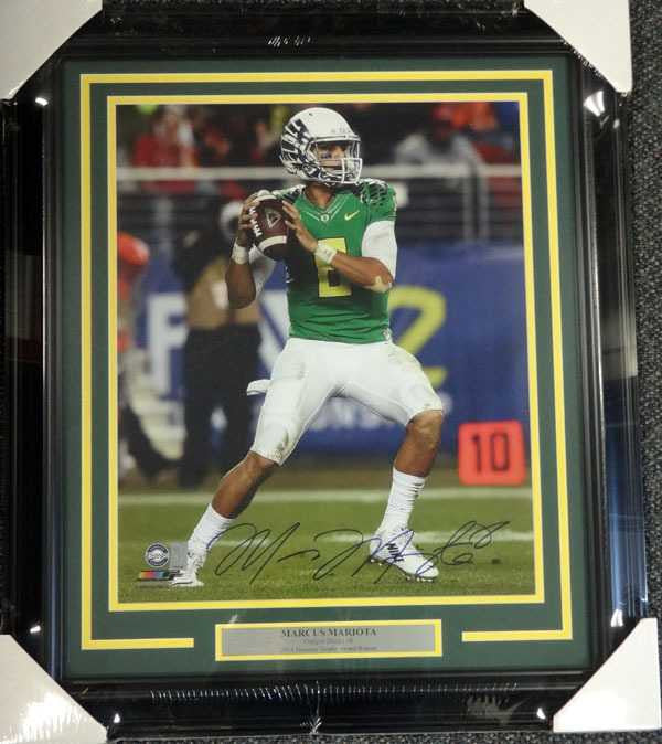 Marcus Mariota Autographed Framed 16x20 Photo Oregon Ducks Marcus Mariota Hologram COA!