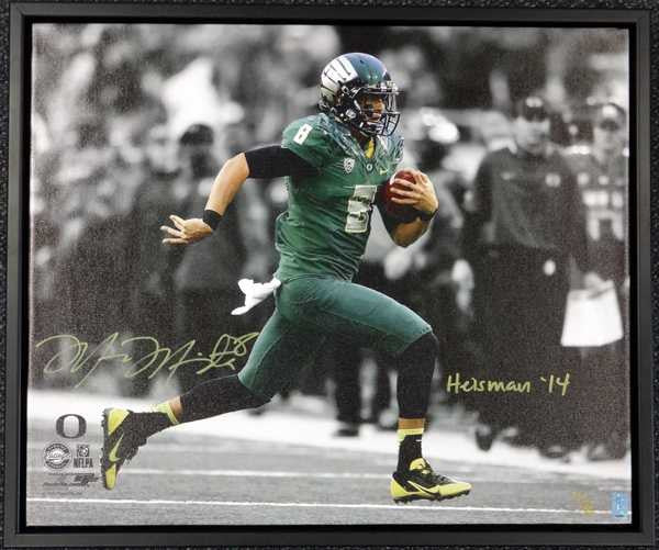 Marcus Mariota Autographed Framed 20x24 Canvas Photo Oregon Ducks "Heisman '14" #/8 MM Holo!