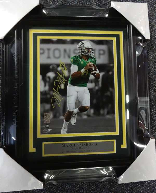 Marcus Mariota Autographed Framed 8x10 Photo Oregon Ducks MM Holo