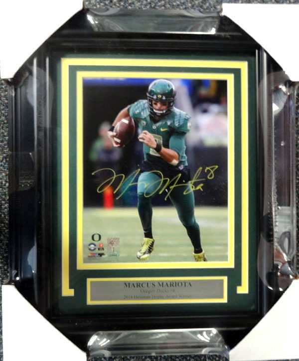 Marcus Mariota Autographed Framed 8x10 Photo Oregon Ducks MM Hologram
