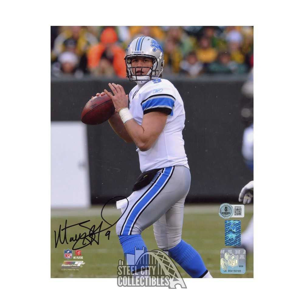 Matthew Stafford Autographed Detroit Lions 8x10 Photo - Beckett