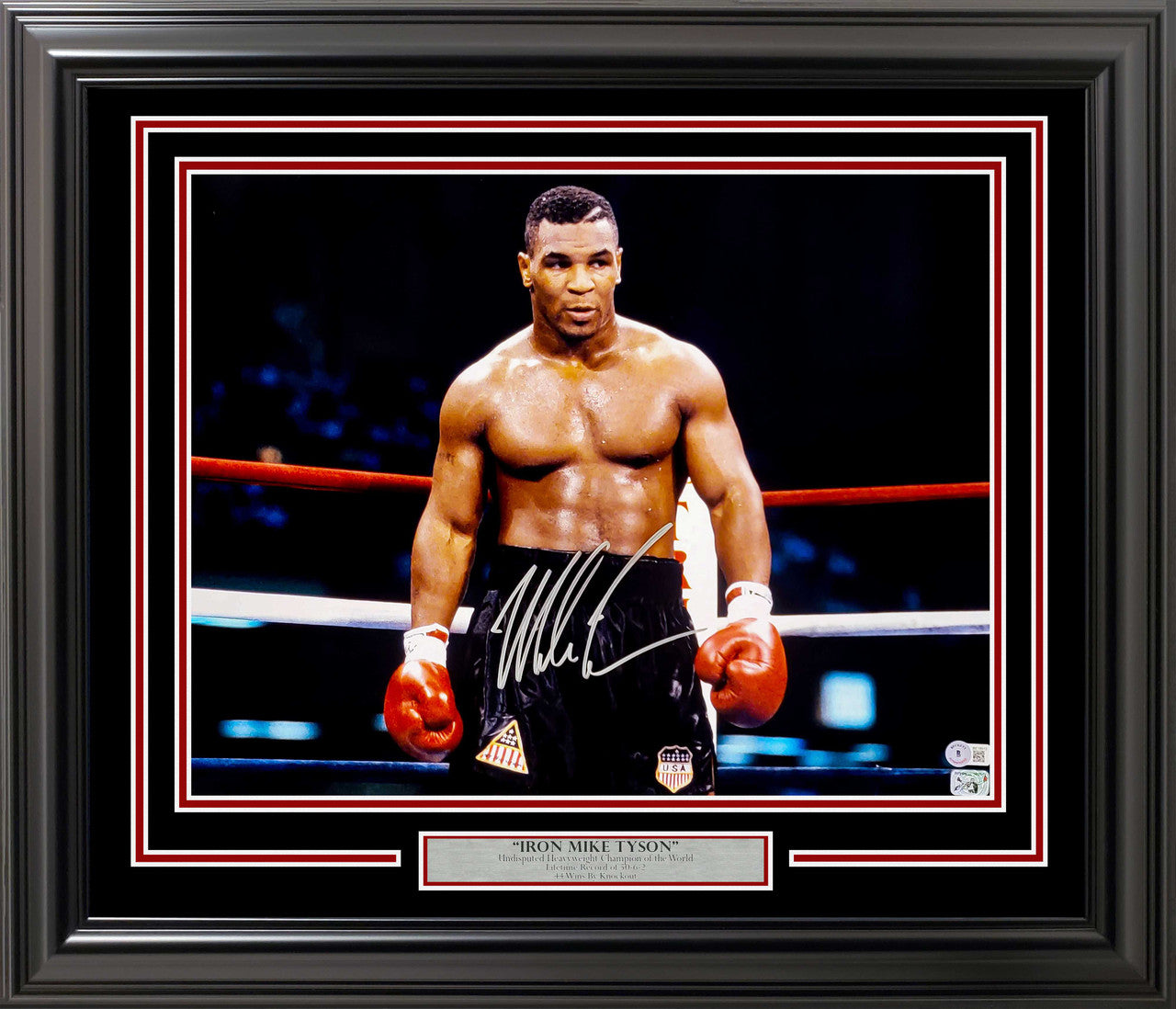 Mike Tyson Signed Framed 16x20 “Posing” Photo – Beckett BAS QR COA