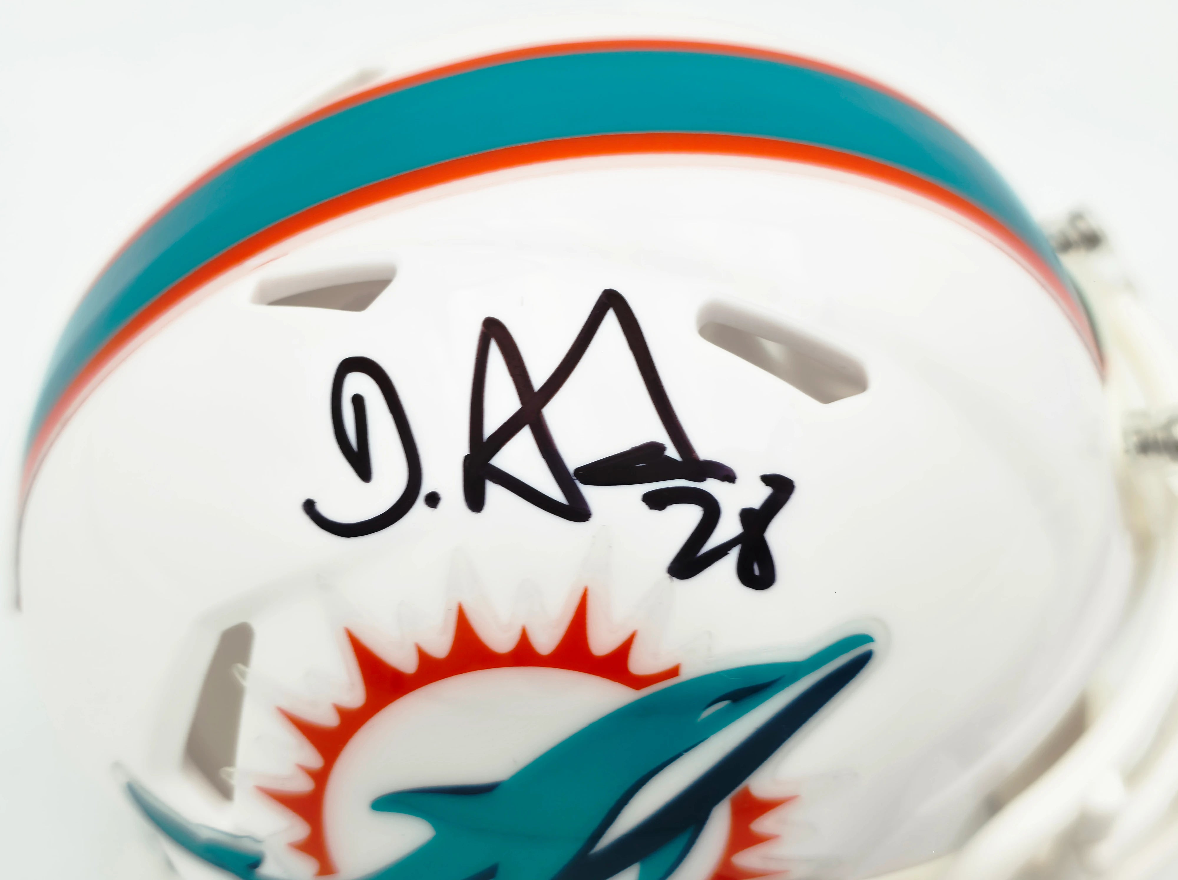De'Von Achane Autographed Miami Dolphins White Speed Mini Helmet - Beckett BAS Witness Authenticated