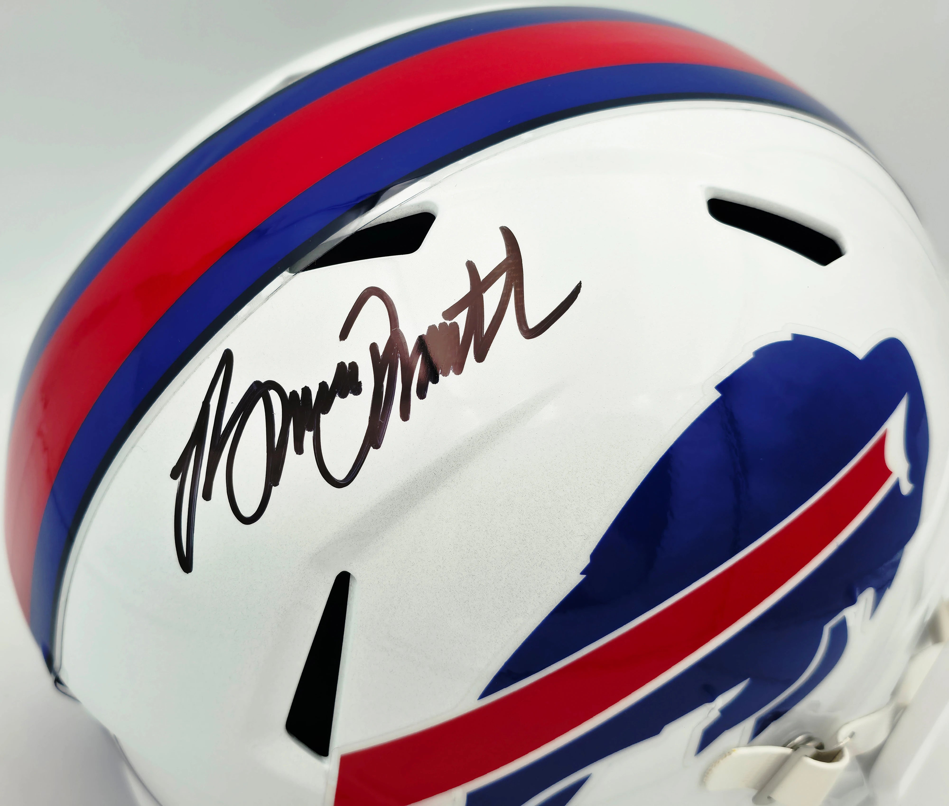 Bruce Smith Autographed Buffalo Bills White Full-Size Speed Replica Helmet - Beckett BAS Witness
