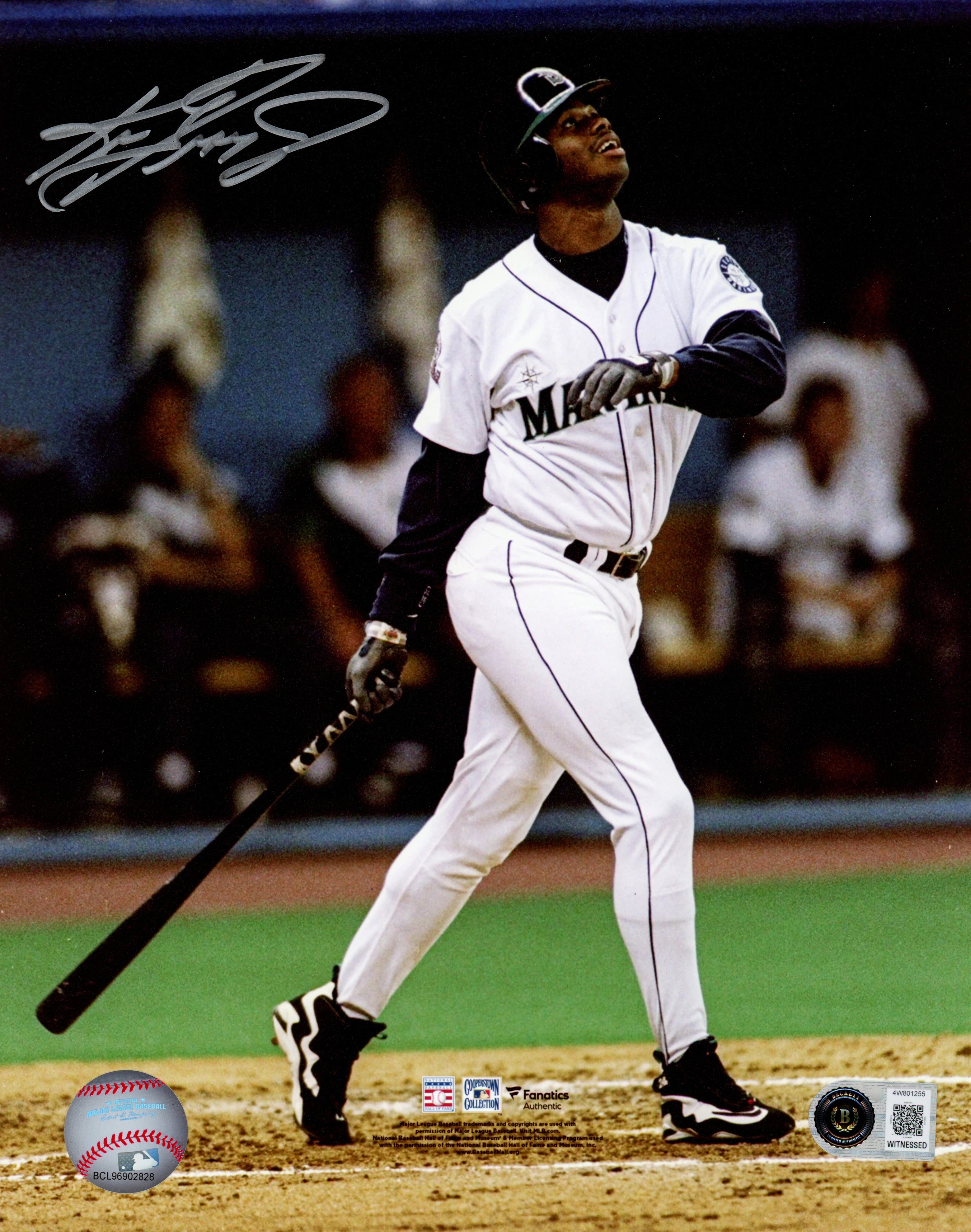 Seattle Mariners Ken Griffey Jr. Autographed 8x10 Action Photo - BAS Witnessed