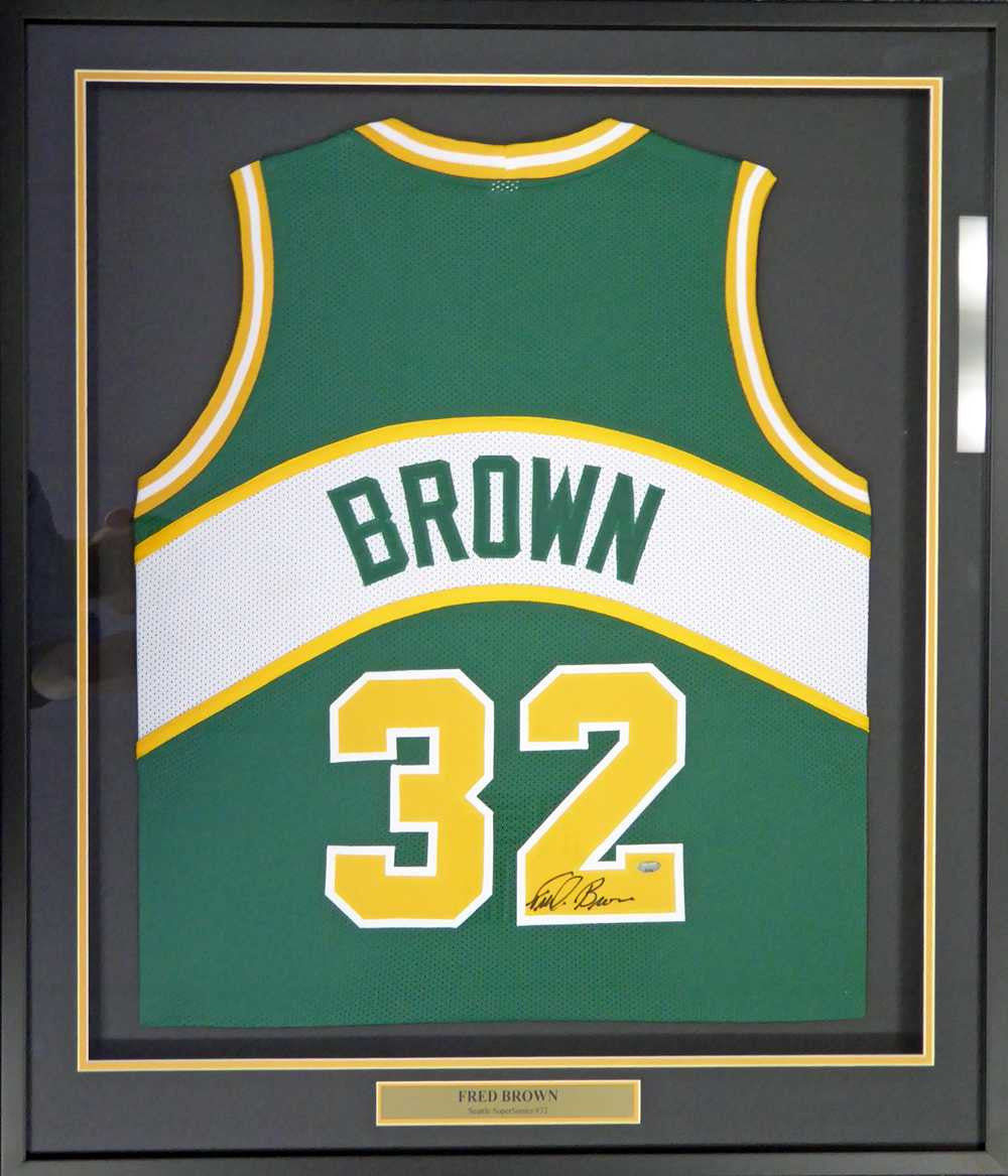 Seattle Sonics Fred Brown Autographed Framed Green Jersey MCS Holo