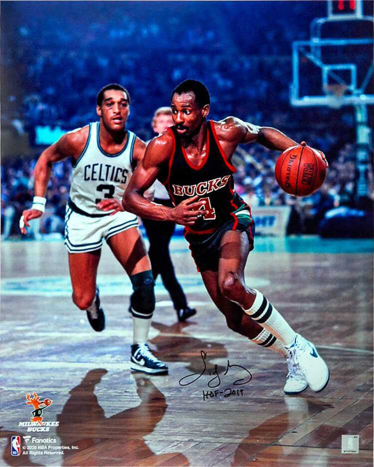 Sidney Moncrief Signed Milwaukee Bucks Action 16x20 Photo w/HOF'19 - Schwartz Authenticated