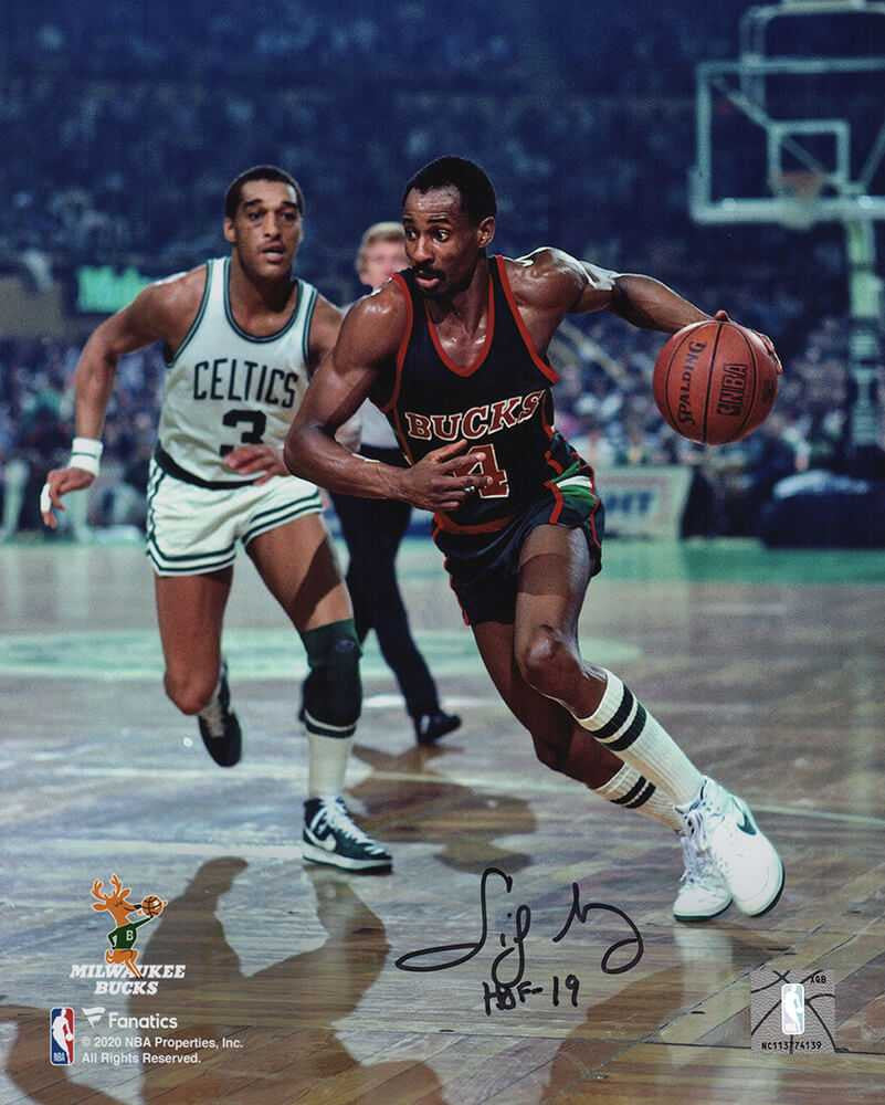 Sidney Moncrief Signed Milwaukee Bucks Action 8x10 Photo w/HOF'19 - Schwartz Authenticated