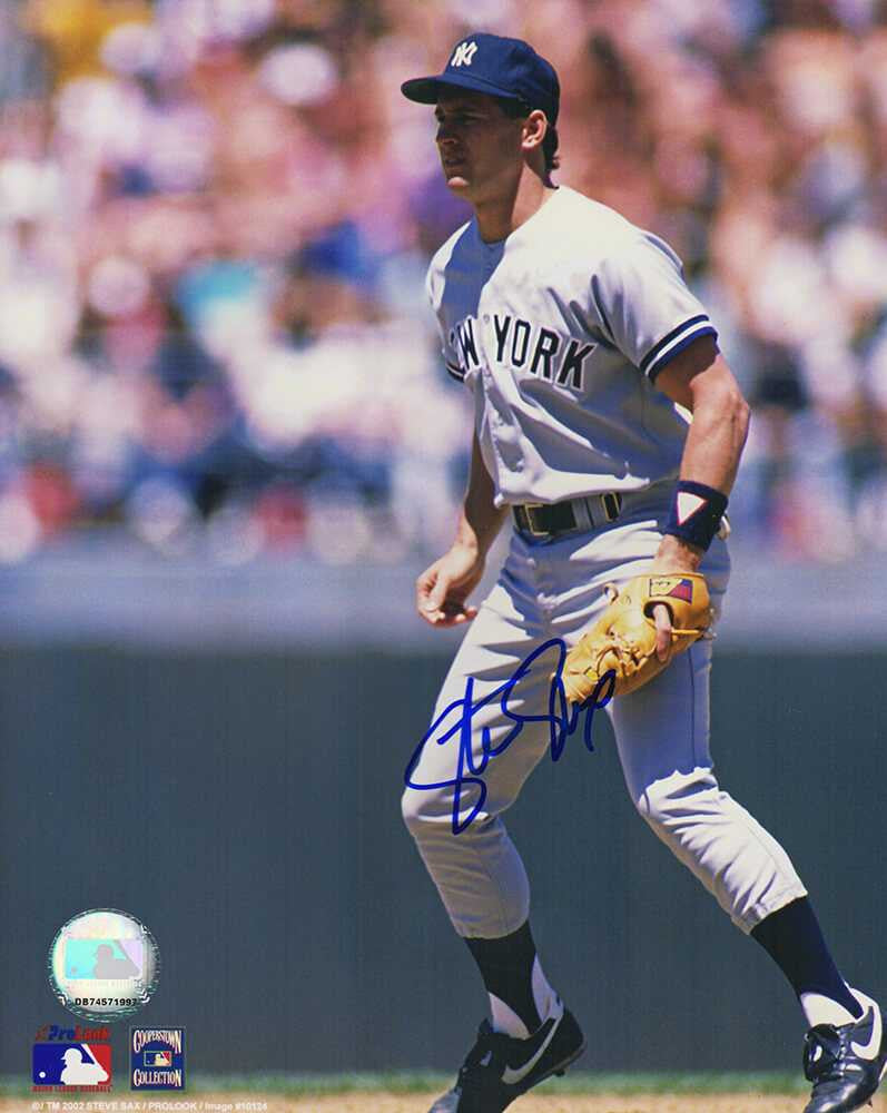 Steve Sax Signed New York Yankees Fieding Action 8x10 Photo - Schwartz Authenticated