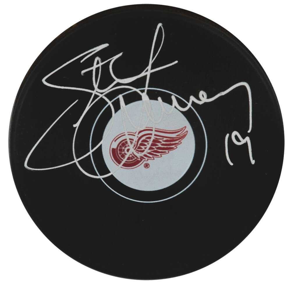 Steve Yzerman Signed Detroit Red Wings Logo Hockey Puck - Beckett