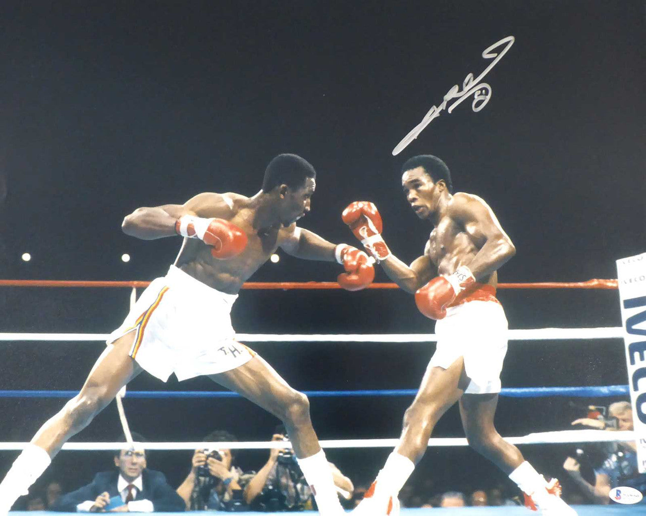 Sugar Ray Leonard Autographed 16x20 Photo Beckett BAS Stock #177699