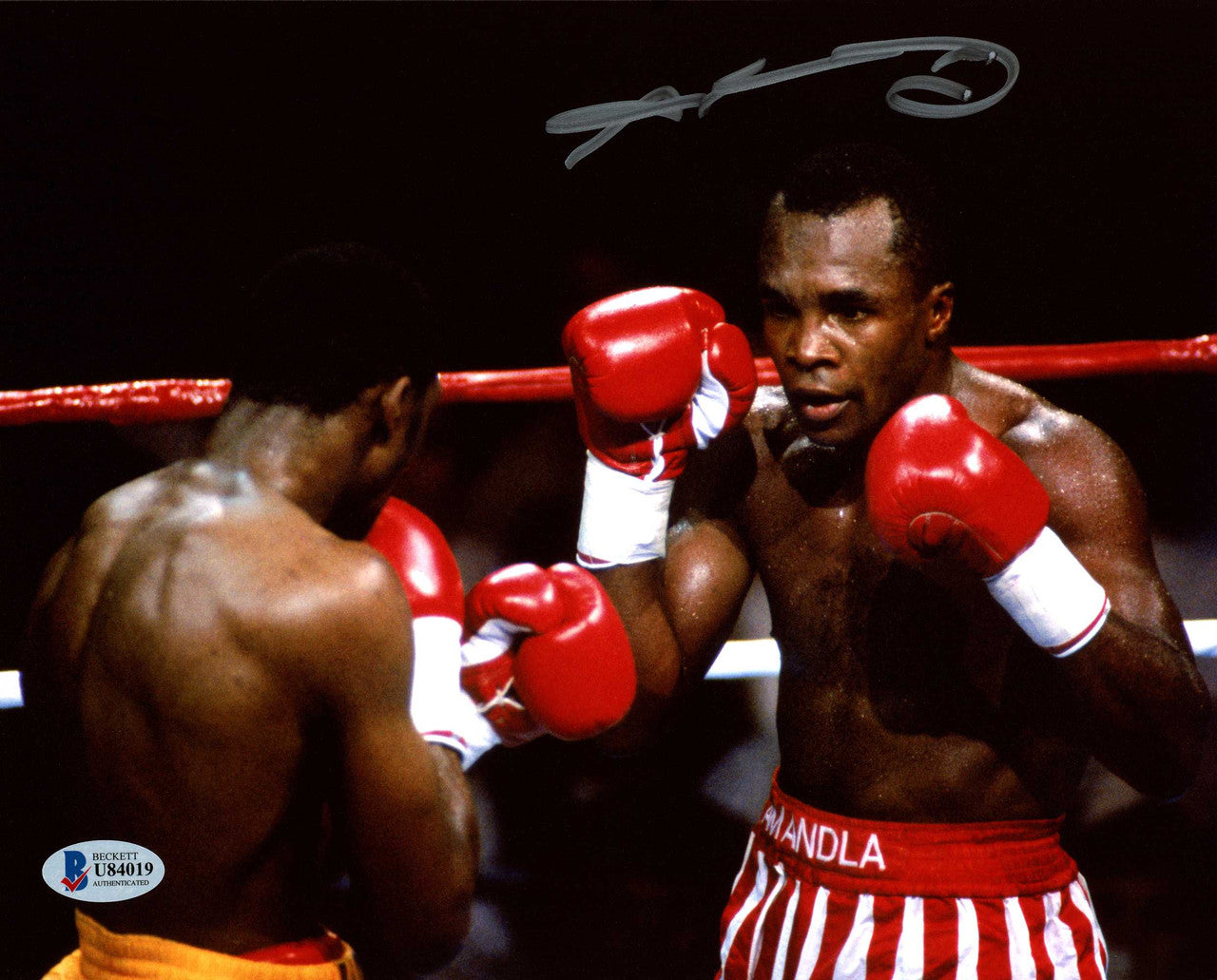 Sugar Ray Leonard Autographed 8x10 Photo vs. Thomas "Hitman" Hearns Beckett BAS Stock #178113