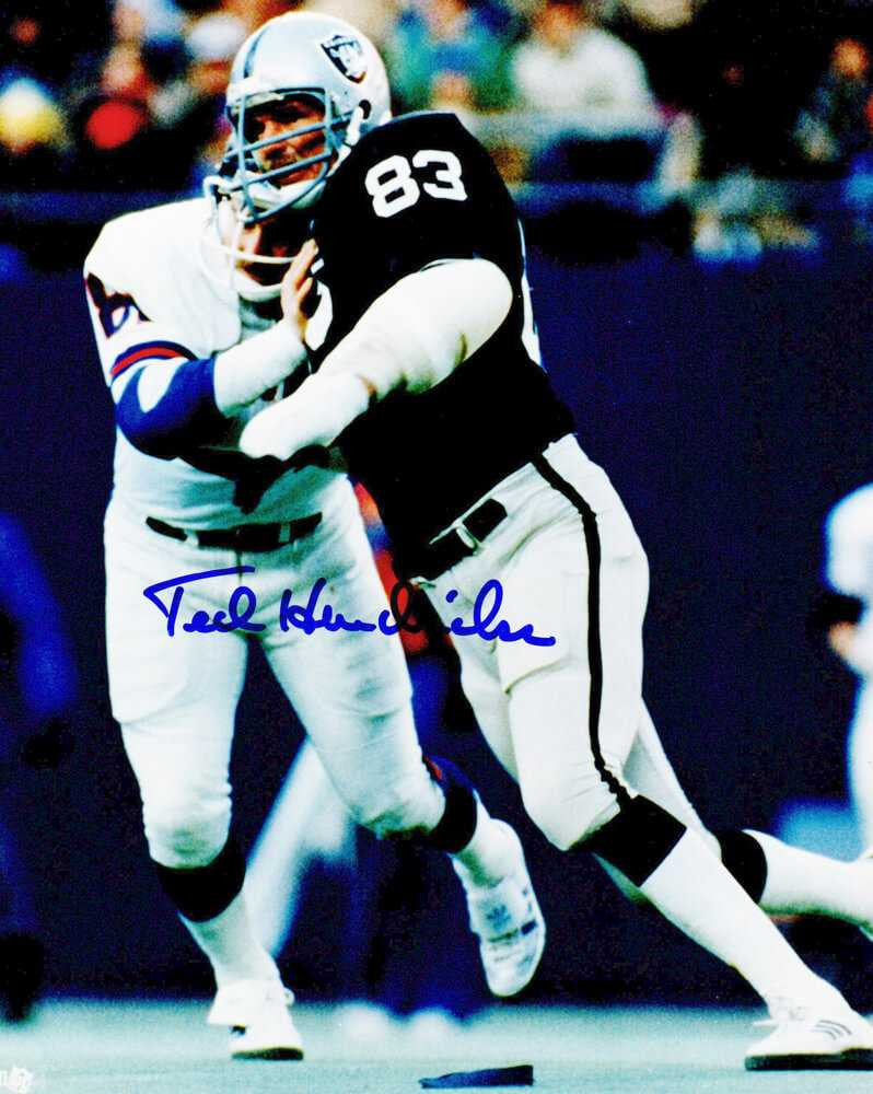 Ted Hendricks Signed Raiders Action 8x10 Photo - Schwartz Authentic