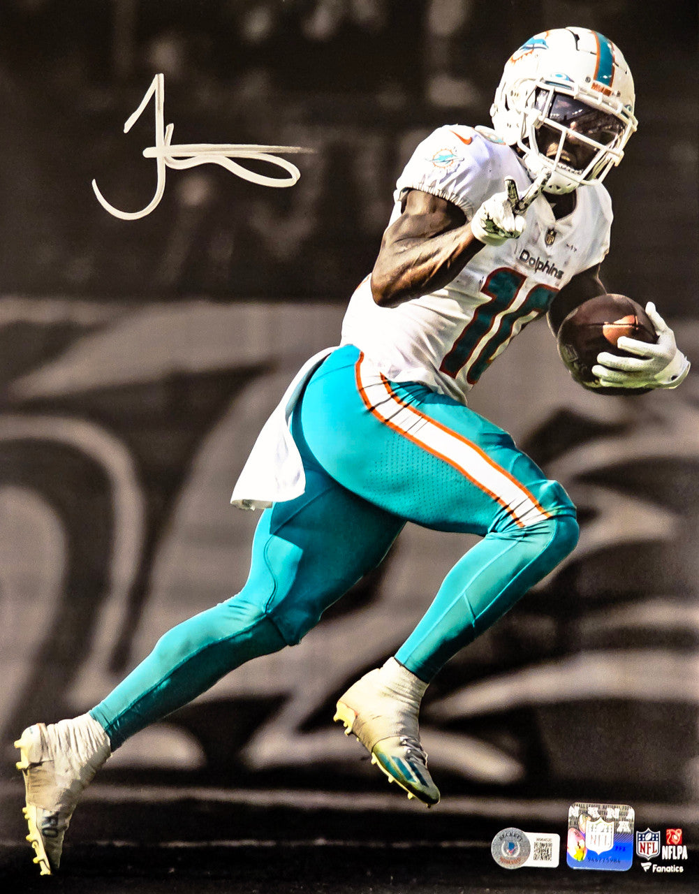 Tyreek Hill Autographed 11x14 Photo Miami Dolphins Spotlight Beckett BAS Witness Stock #220813