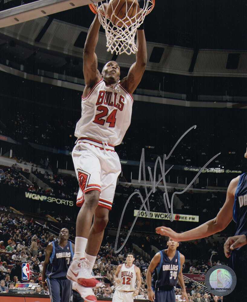Tyrus Thomas Tyrus Thomas Signed Chicago Bulls White Jersey Dunk 8x10 Photo - Schwa