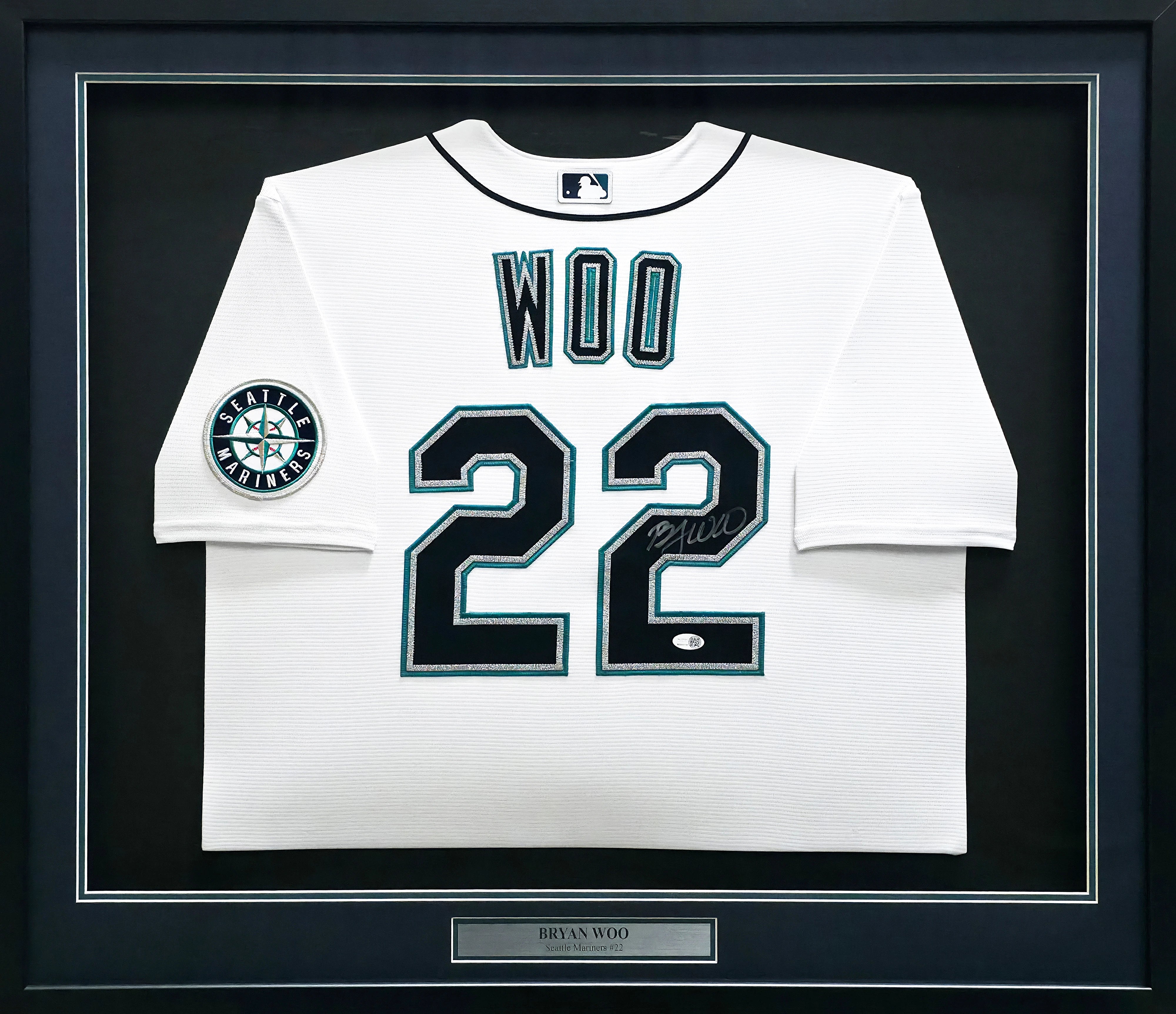 Bryan Woo Autographed Seattle Mariners Framed White Nike Jersey | JSA Witness