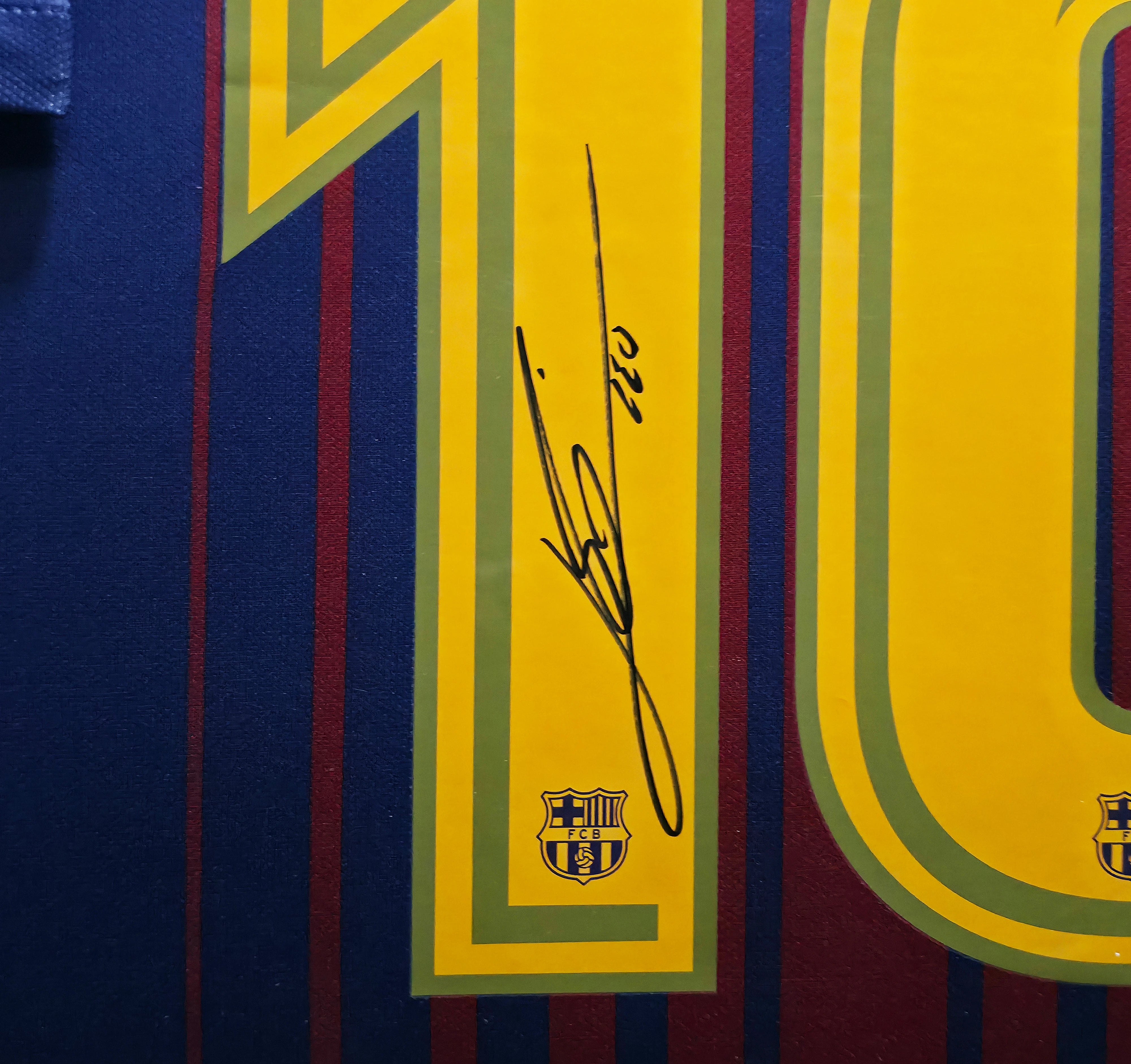 Lionel Messi Autographed Framed FC Barcelona Blue & Red Jersey | Beckett BAS Witness #2W114085