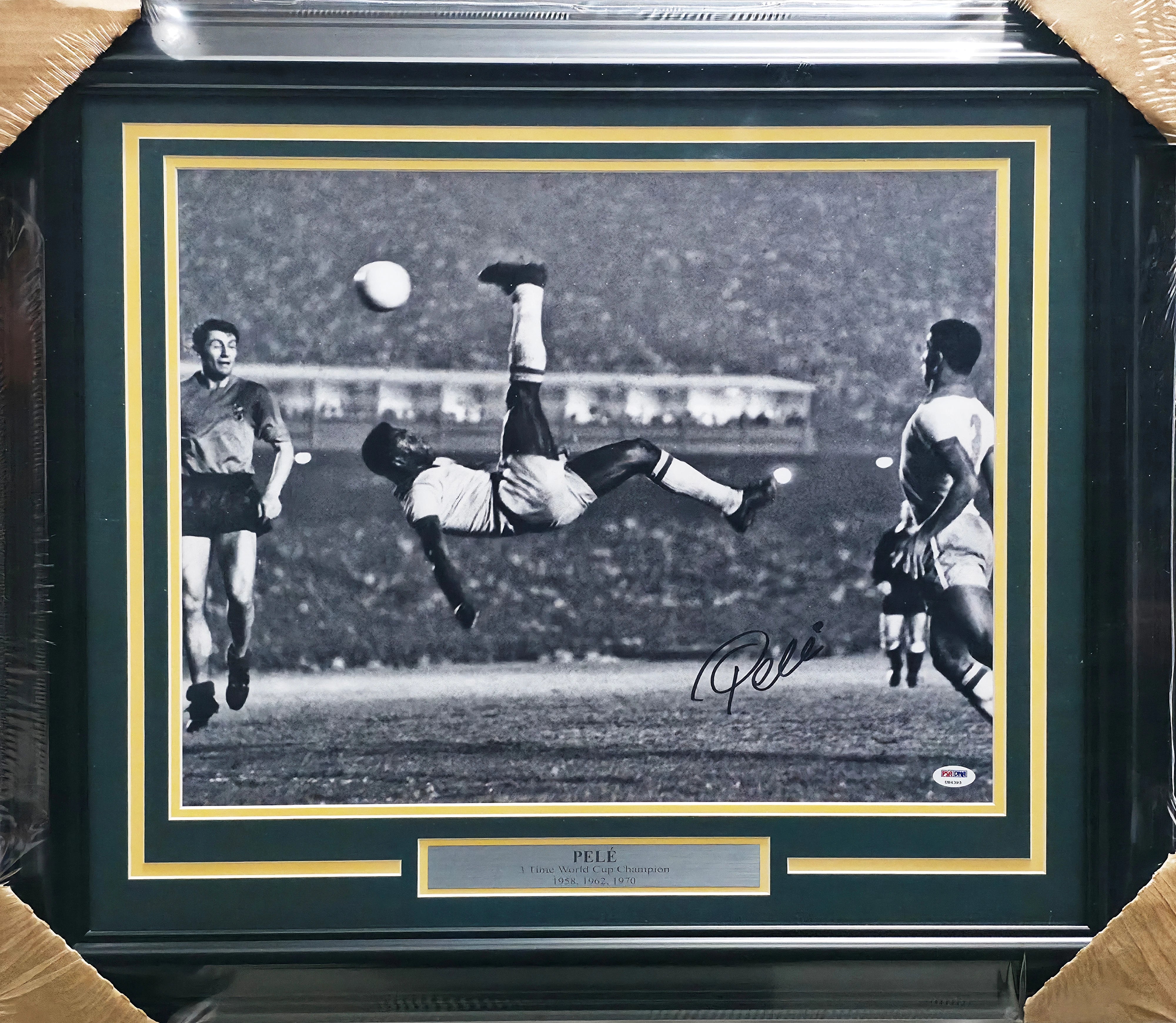 Pele Autographed Framed 16x20 Photo CBD Brazil | PSA/DNA Hologram #U84393