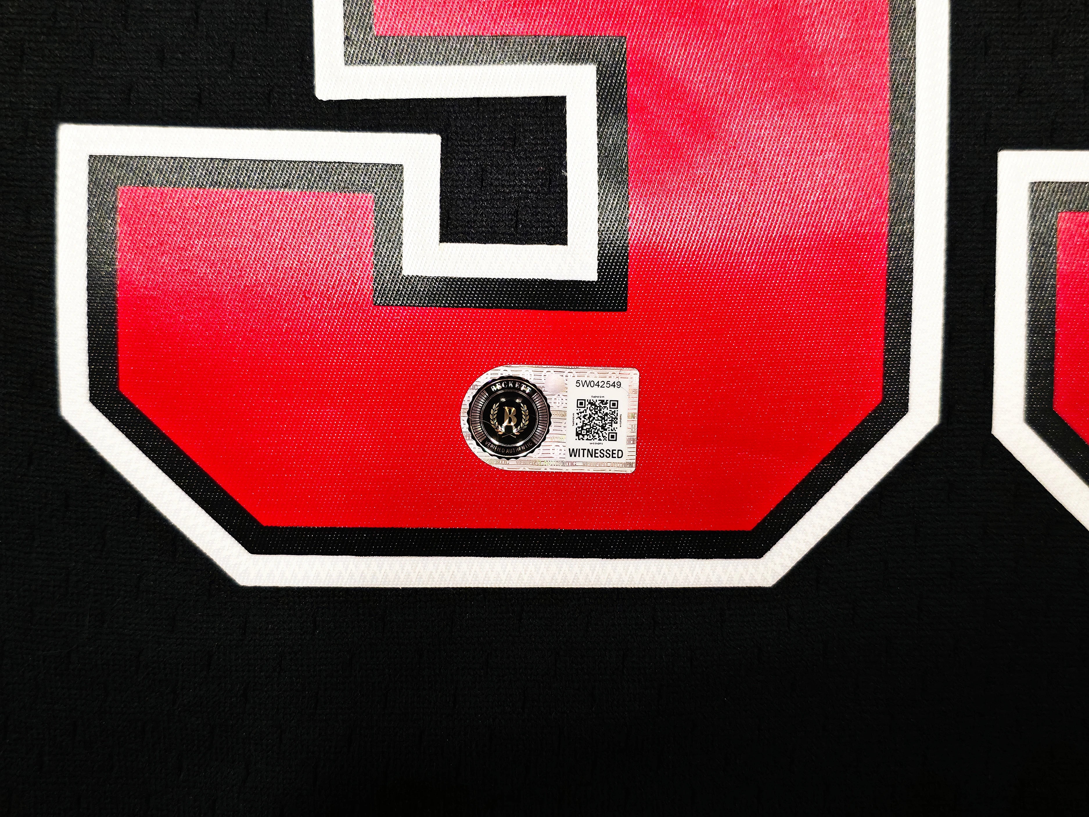Scottie Pippen Autographed Chicago Bulls Mitchell & Ness 97-98 Black Jersey | Beckett Witnessed