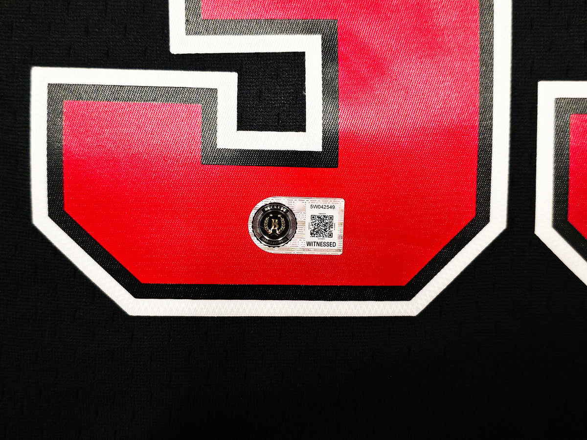 Scottie Pippen Autographed Chicago Bulls Mitchell & Ness 97-98 Black Jersey | Beckett Witnessed