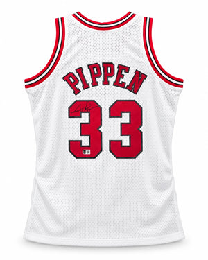 Scottie Pippen Autographed Chicago Bulls Mitchell & Ness 97-98 Jersey | Beckett Witnessed