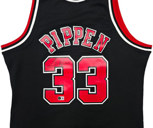 Scottie Pippen Autographed Chicago Bulls Mitchell & Ness 97-98 Black Jersey | Beckett Witnessed