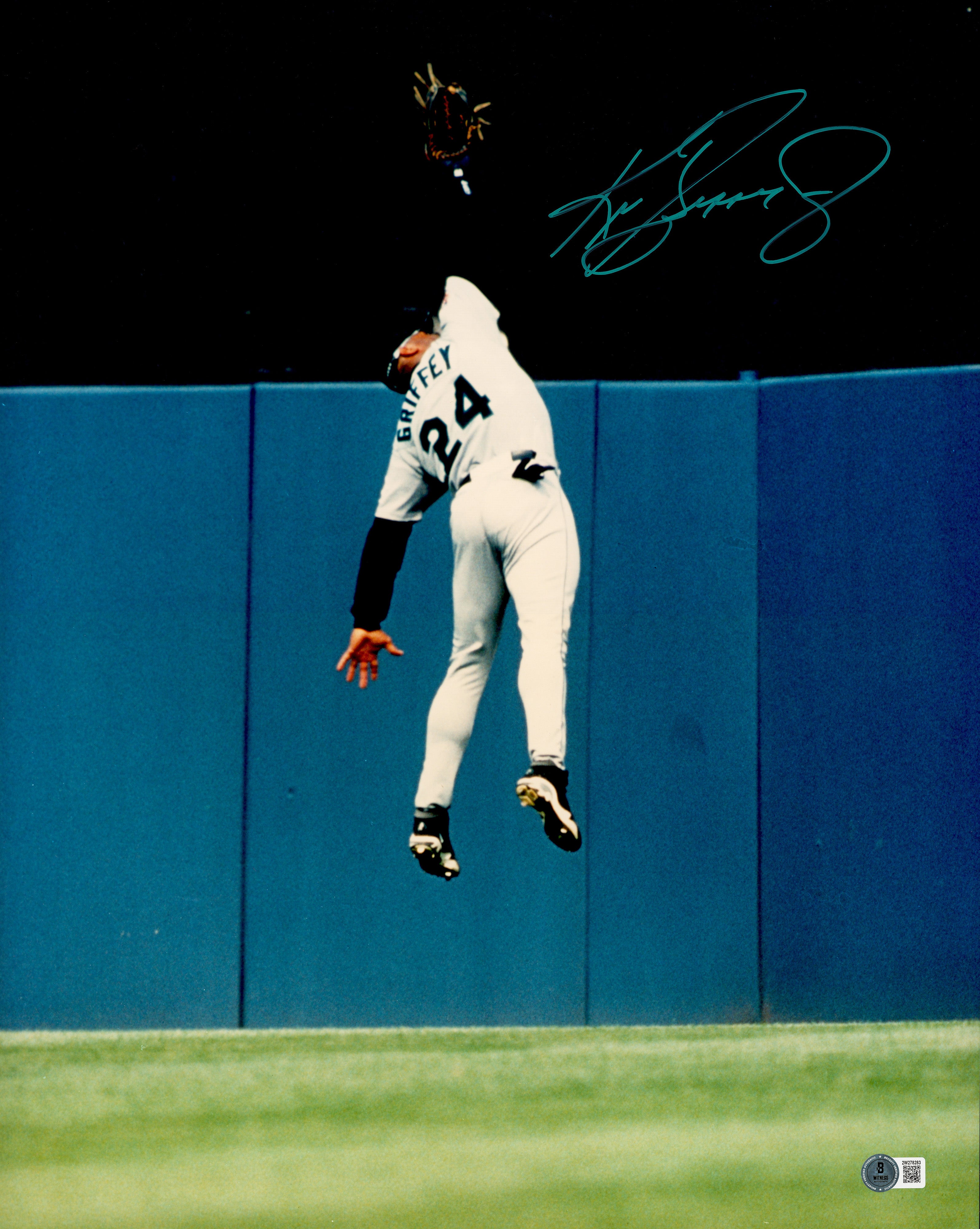 Ken Griffey Jr. Autographed 16x20 Wall Catch Photo Seattle Mariners BAS Witness