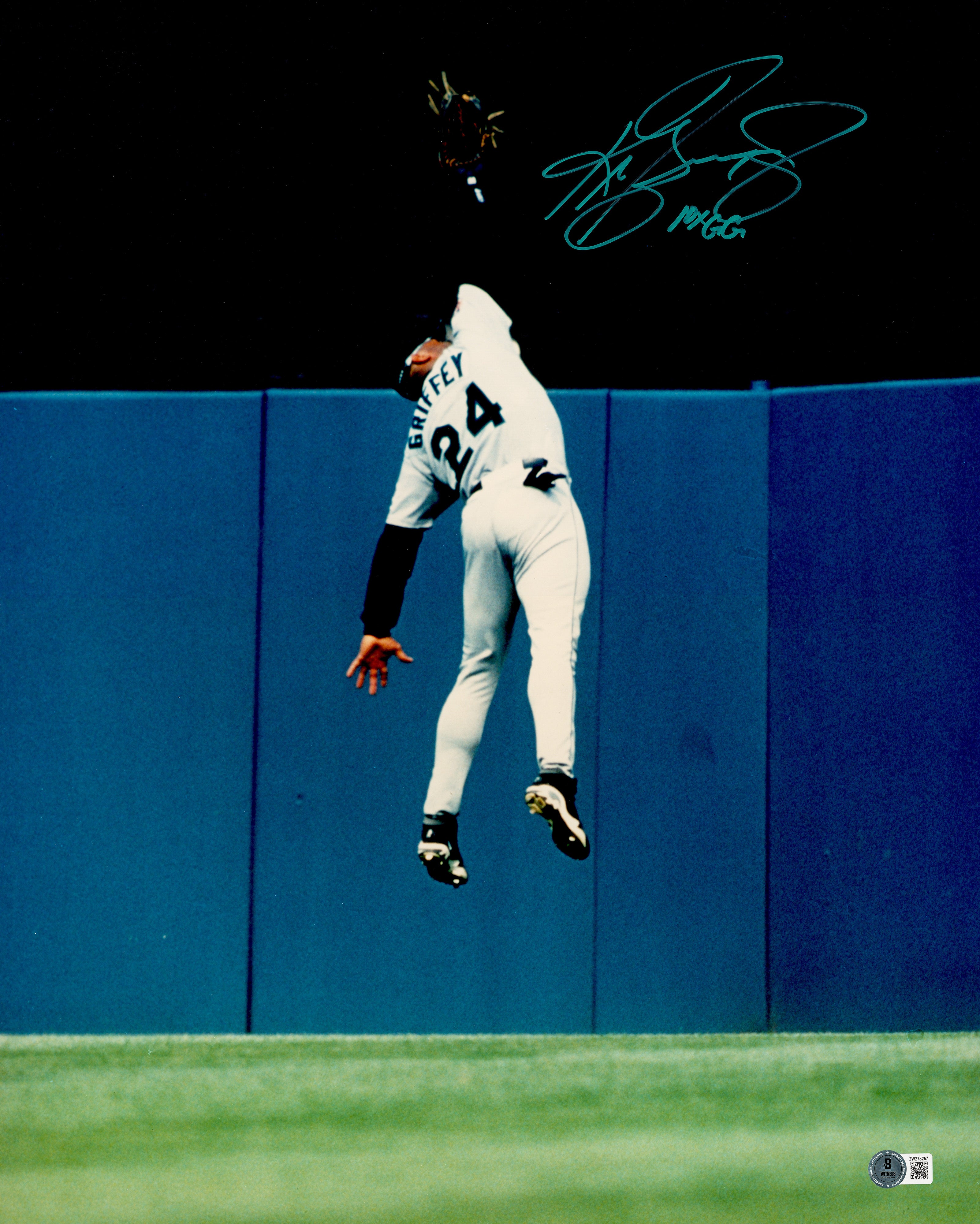 Ken Griffey Jr. Autographed 16x20 Wall Catch Photo "10x GG" Mariners Beckett BAS Witness